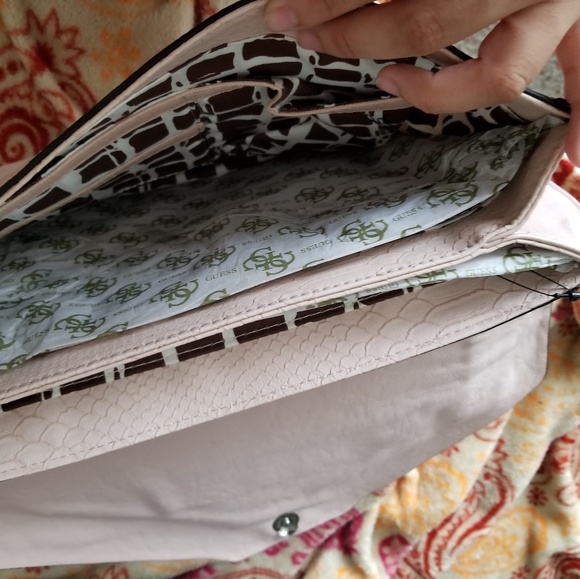 Guess hand bag/clutch - Picture 3 of 4